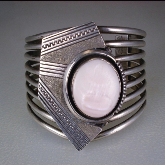Rare Early Will Denetdale NAVAJO STERLING SILVER & MOTHER-OF-PEARL Cuff BRACELET - Picture 1 of 7